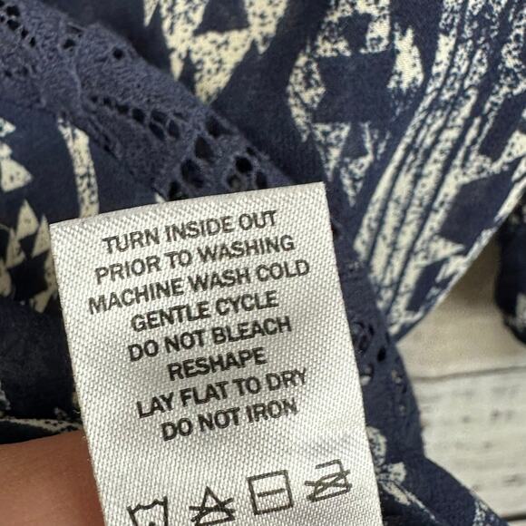 Womens JOLT Navy Blue Aztec Lace Boho Flowy 3/4 Sleeve Top Career Casual Size M - Picture 6 of 6